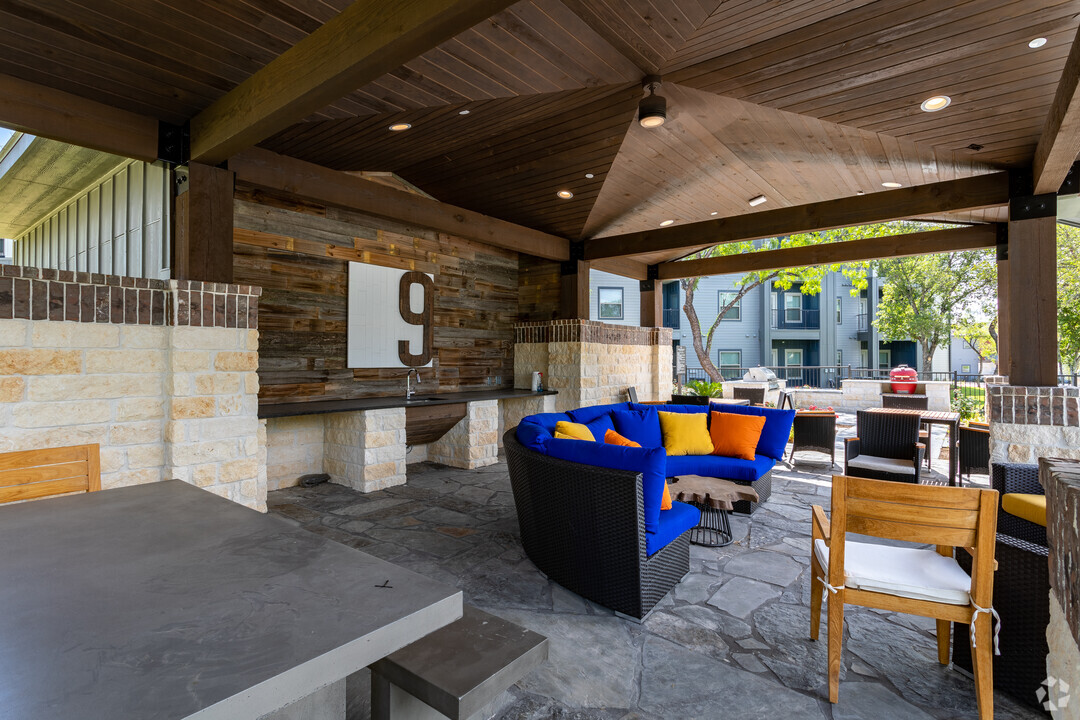 timberhill-commons-san-antonio-tx-outdoor-cabanas-with-charcoal-grills-and.jpg
